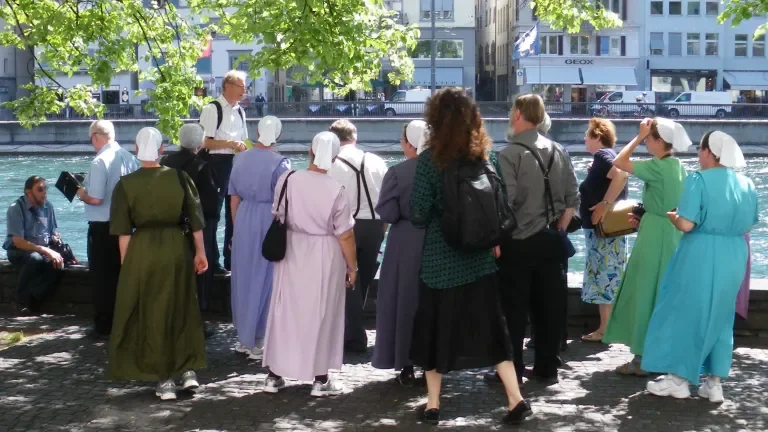 Amish at the memorial stone on the Limmat in June 2013
